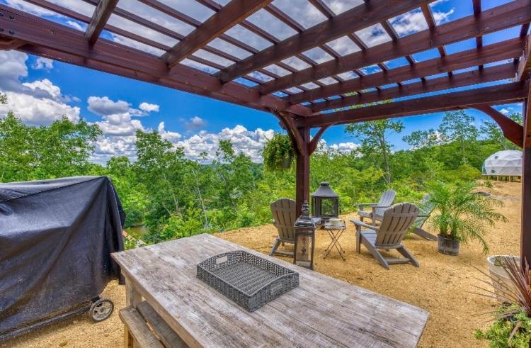 The Aries-A Stargazing, Luxury Glamping Tent Rogersville エクステリア 写真