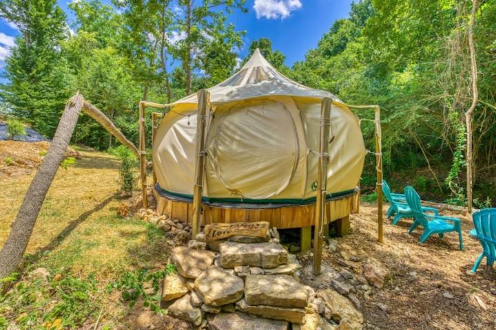 The Aries-A Stargazing, Luxury Glamping Tent Rogersville エクステリア 写真