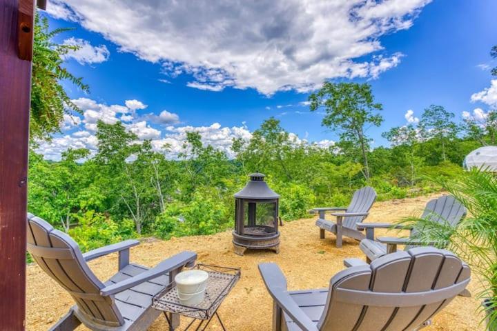 The Aries-A Stargazing, Luxury Glamping Tent Rogersville エクステリア 写真