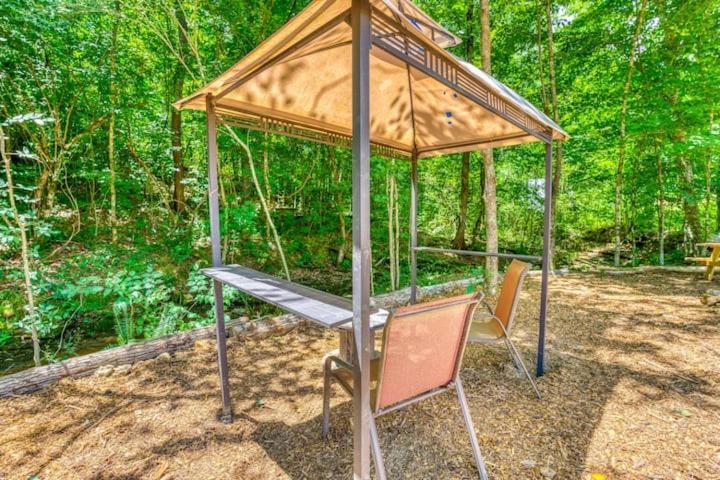 The Aries-A Stargazing, Luxury Glamping Tent Rogersville エクステリア 写真
